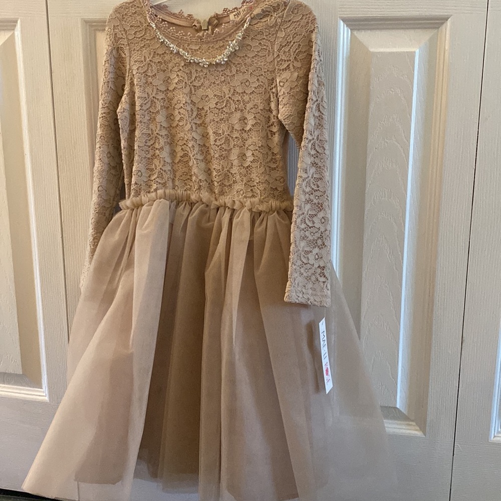 Taupe colored lace dress with tulle bottom size 4/5 NWT